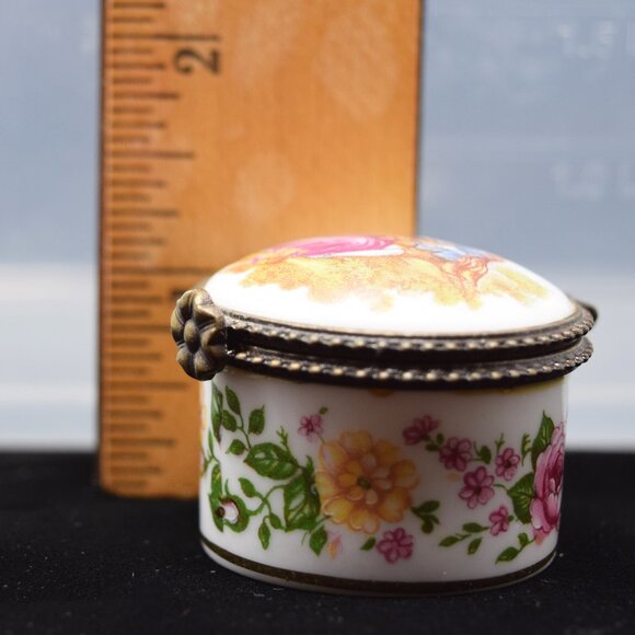 Vintage Golden Peak Courting Couple Pill Box Porcelain Small Renaissance Floral - Picture 13 of 13